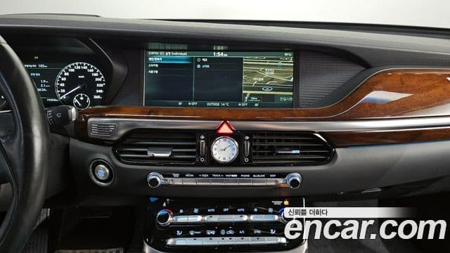 Genesis EQ900 Prestige, 2016 15