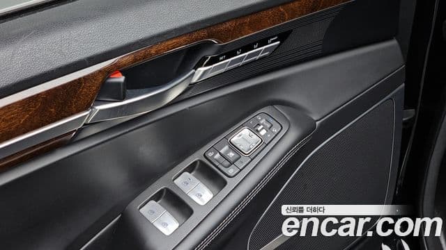 Genesis EQ900 Prestige, 2016 19