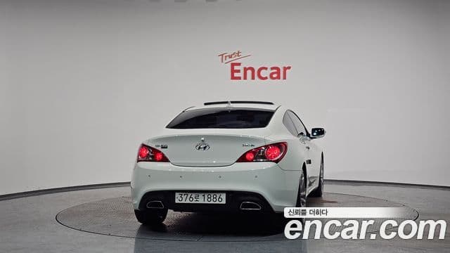 Hyundai Genesis купе GT-R, 2011 4