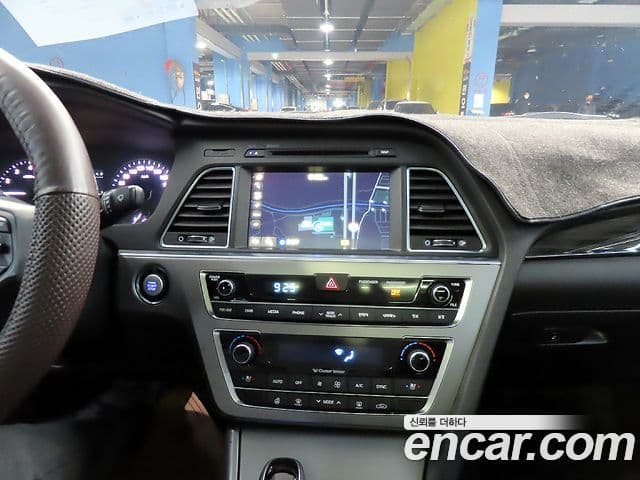 Hyundai LF Sonata Special, 2017 12