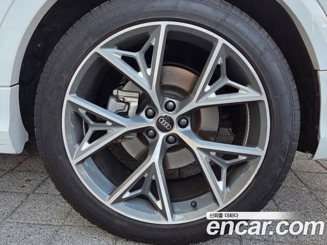 Audi Q8 (4M) Premium, 2023 12