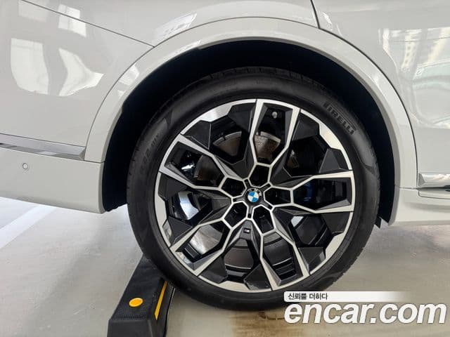 BMW X7 (G07) xDrive 40i M Sport 6인승, 2026 13