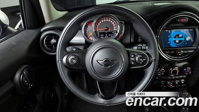 Mini Cooper 3세대, 2019 16