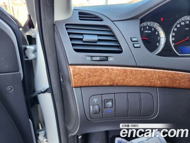 Hyundai NF Sonata 트랜스폼 Premier, 2008 9