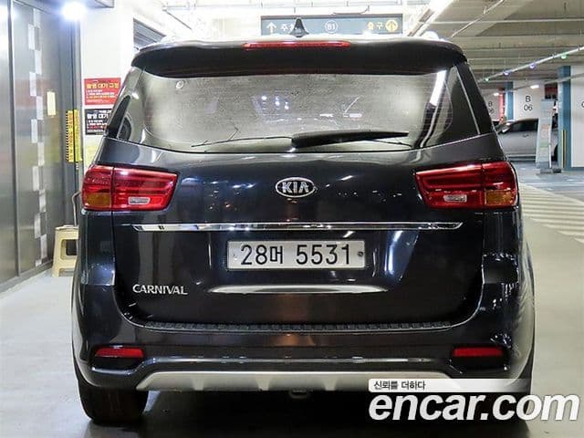 Kia The / новый New Carnival Luxury, 2019 все фото