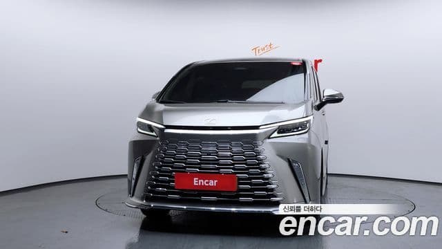 Lexus LM 2세대 500h Royal, 2025 3