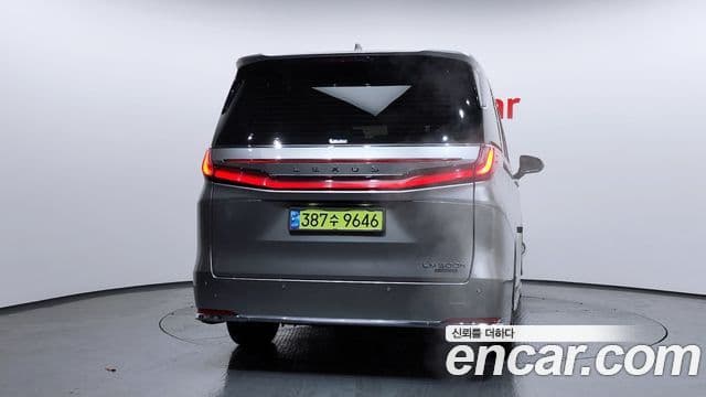 Lexus LM 2세대 500h Royal, 2025 4