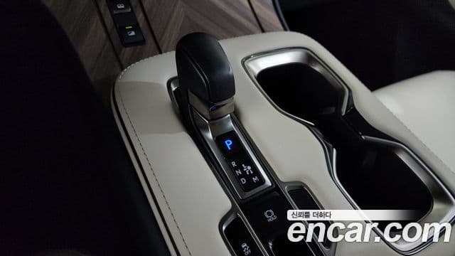 Lexus LM 2세대 500h Royal, 2025 9