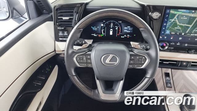 Lexus LM 2세대 500h Royal, 2025 13