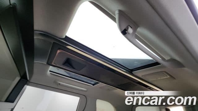 Lexus LM 2세대 500h Royal, 2025 17