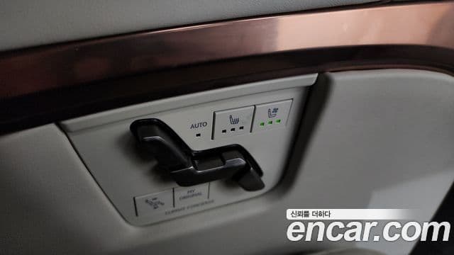 Lexus LM 2세대 500h Royal, 2025 19