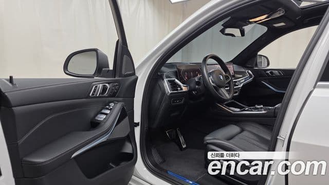 BMW X7 (G07) xDrive 40i M Sport 6인승, 2025 10
