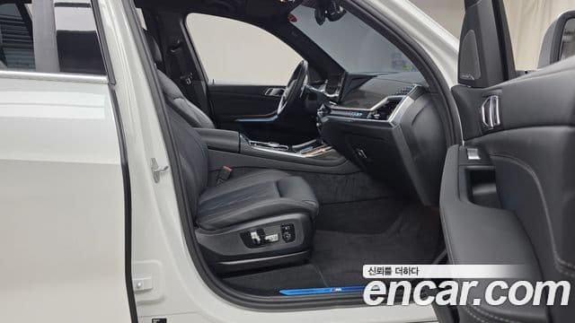 BMW X7 (G07) xDrive 40i M Sport 6인승, 2025 11