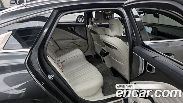 Kia K8 гибрид Signature, 2023 12