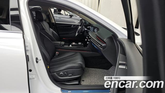 Genesis G80 (RG3) бензин 2.5 турбо 2WD, 2025 11