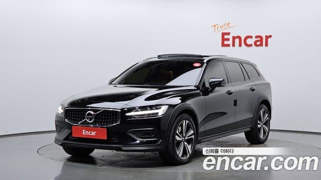 Volvo V60 Cross Country 2세대 B5 Pro AWD, 2021 1