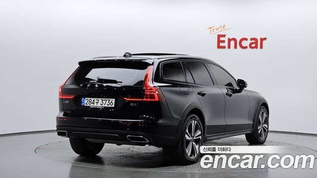 Volvo V60 Cross Country 2세대 B5 Pro AWD, 2021 2