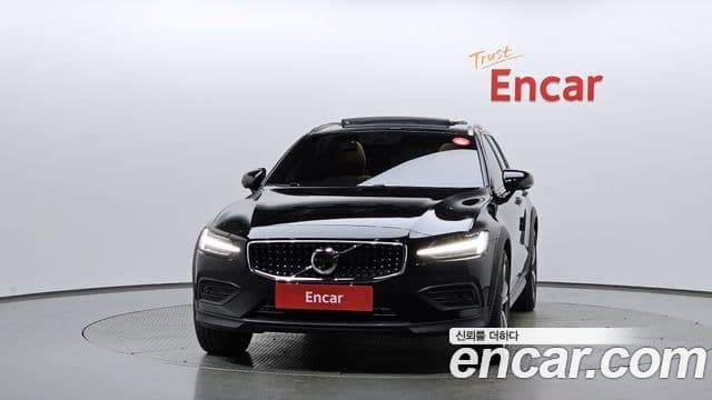 Volvo V60 Cross Country 2세대 B5 Pro AWD, 2021 3