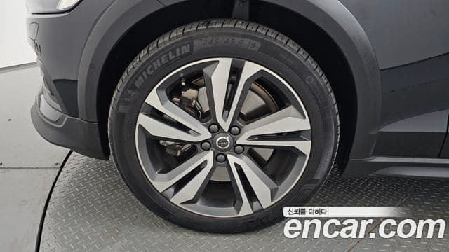 Volvo V60 Cross Country 2세대 B5 Pro AWD, 2021 все фото