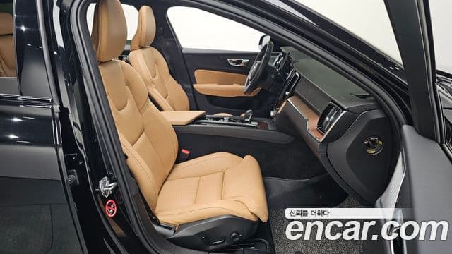 Volvo V60 Cross Country 2세대 B5 Pro AWD, 2021 11