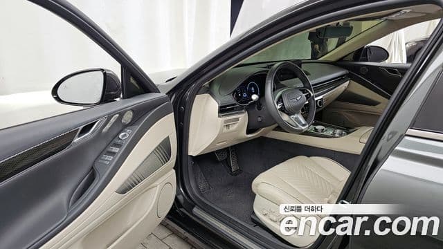 Genesis G80 (RG3) бензин 2.5 турбо 2WD, 2024 10
