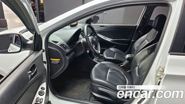 Hyundai Accent(новый кузов / новое поколение) Premier, 2012 10