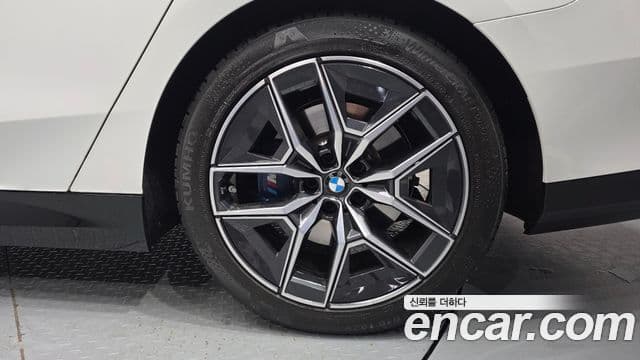 BMW 5시리즈 (G60) 523d M Sport, 2025 все фото