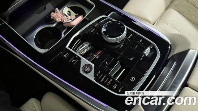 BMW X7 (G07) xDrive 40i M Sport 6인승, 2024 9