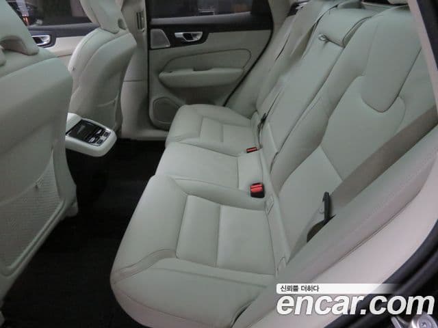 Volvo XC60 2세대 B5 Ultra Bright, 2026 11
