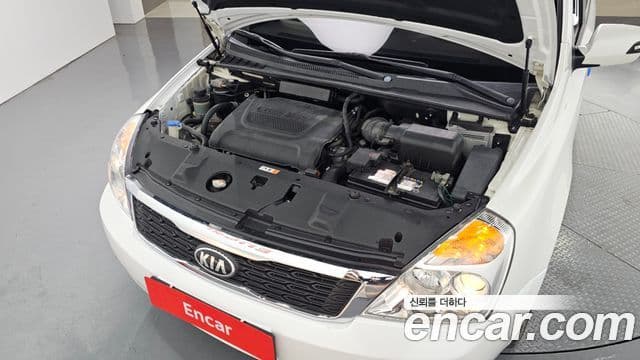 Kia Carnival R Premium, 2013 6