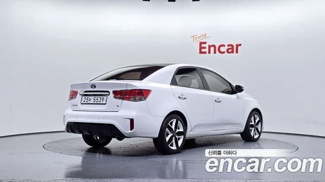 Kia Forte чёрный, 2010 2