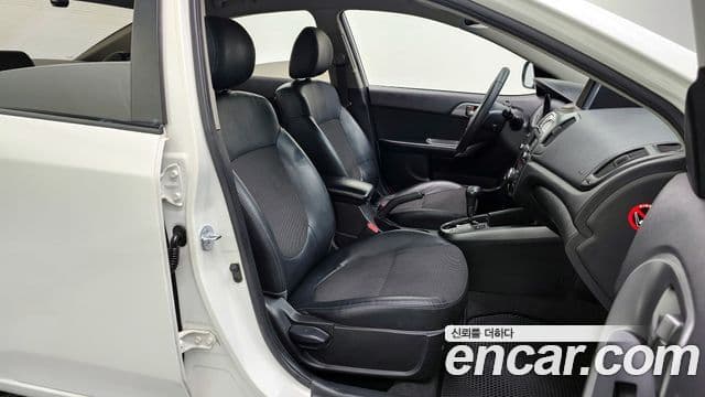 Kia Forte чёрный, 2010 10