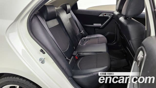 Kia Forte чёрный, 2010 12