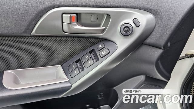 Kia Forte чёрный, 2010 17