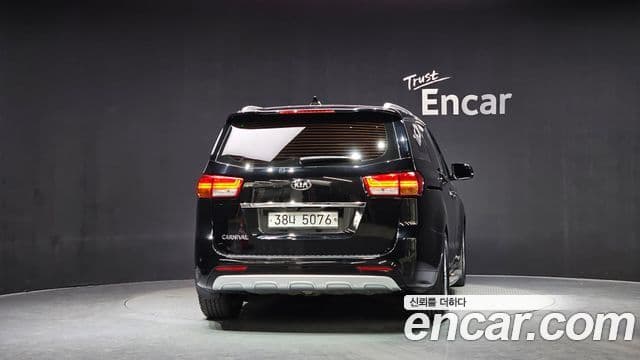 Kia All New Carnival Noblesse, 2018 4