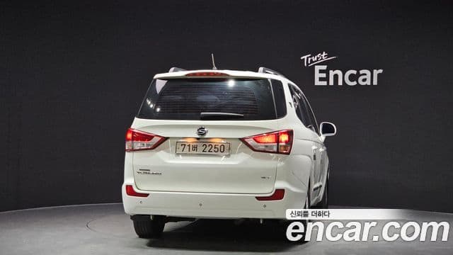KG모빌리티(SsangYong) Korando 투리스모 2WD GT 11인승, 2014 4