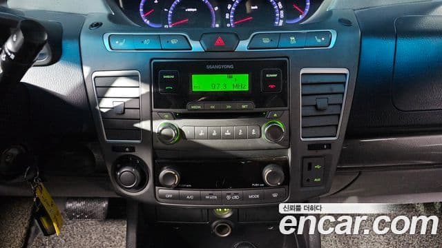 KG모빌리티(SsangYong) Korando 투리스모 2WD GT 11인승, 2014 12