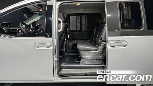 Hyundai Staria Modern, 2025 13