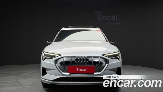 Audi e-Tron, 2022 3