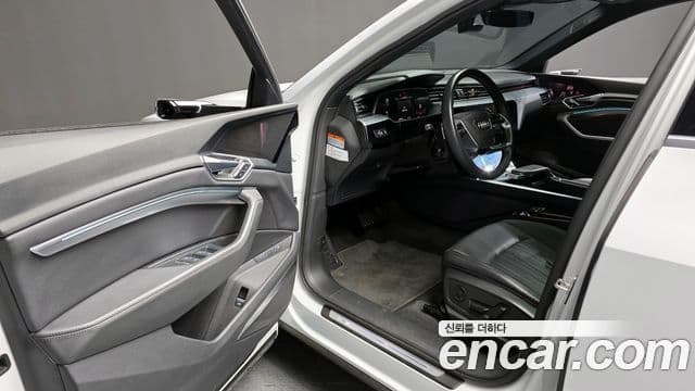 Audi e-Tron, 2022 10