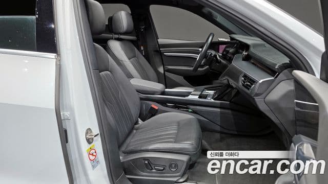 Audi e-Tron, 2022 11