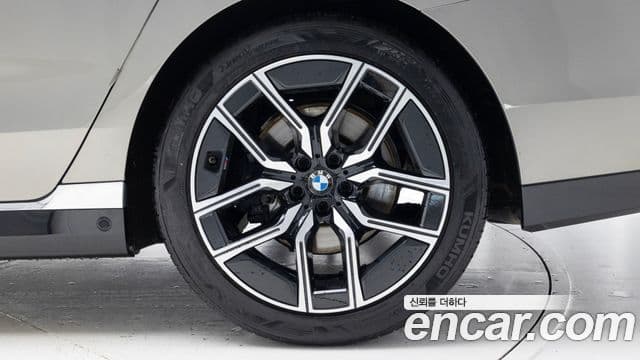 BMW 7시리즈 (G70) 740i xDrive M Sport, 2024 все фото