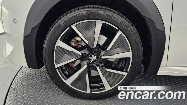 Peugeot e-208 2세대 GT, 2021 все фото