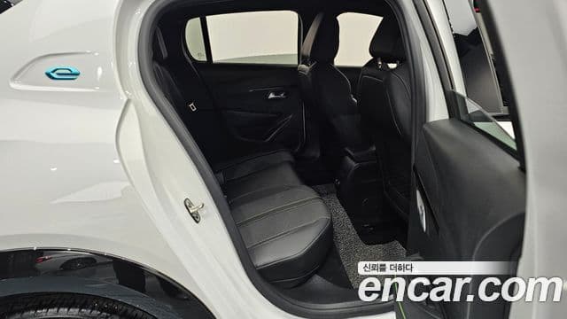 Peugeot e-208 2세대 GT, 2021 12