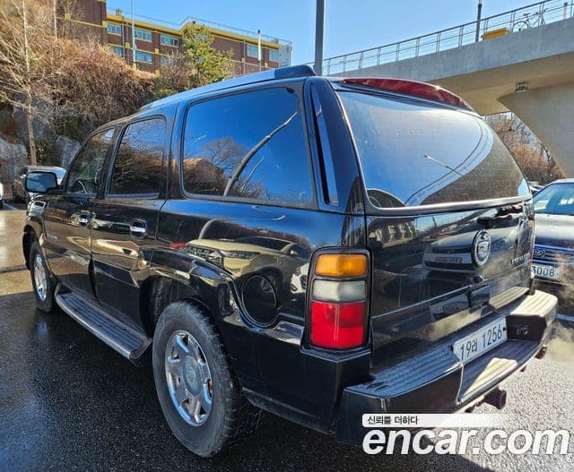 Cadillac Escalade 2세대, 2004 2