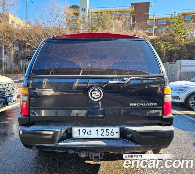 Cadillac Escalade 2세대, 2004 4