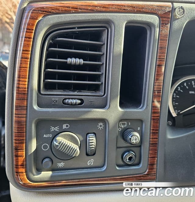 Cadillac Escalade 2세대, 2004 9