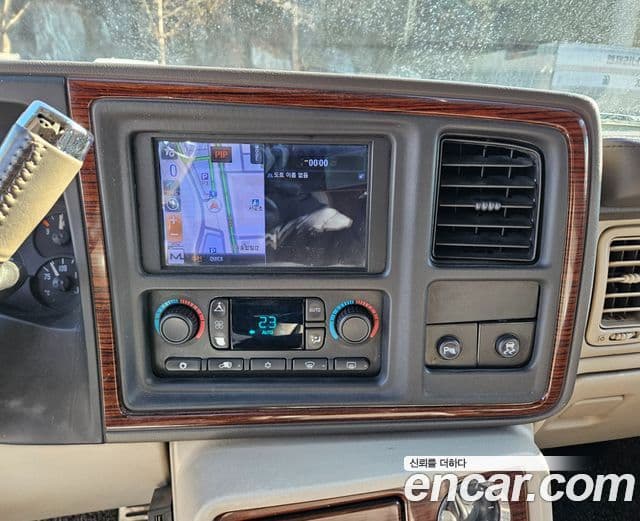 Cadillac Escalade 2세대, 2004 10