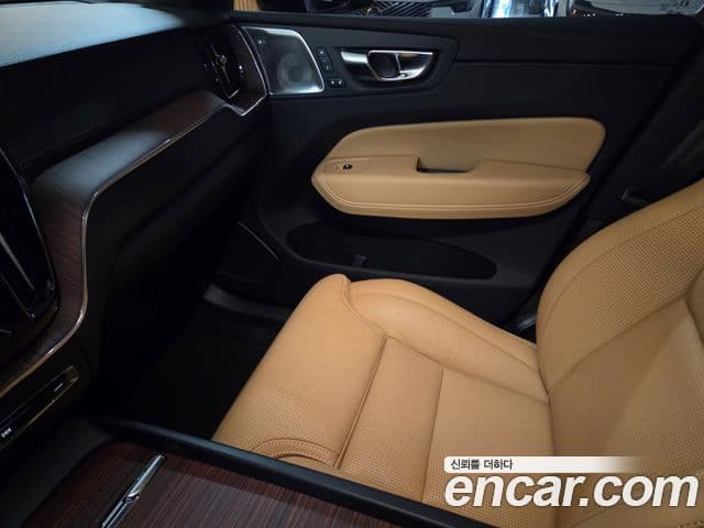 Volvo XC60 2세대 T8 Ultimate Bright, 2024 12