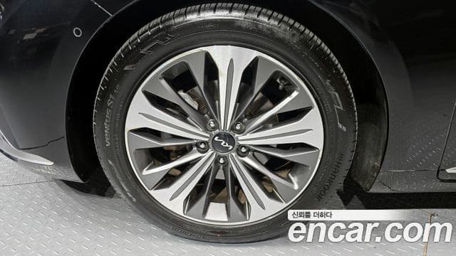 Kia K8 гибрид Signature, 2022 все фото